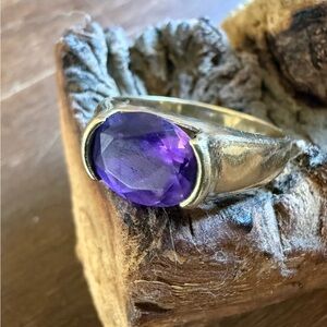 Vintage 14 K Gold with cut purple amethyst oval.